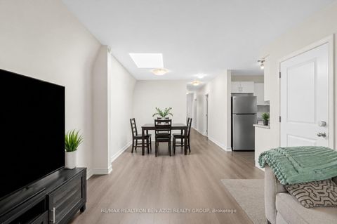 Photo 20 at 304 Roselawn Avenue, Eglinton, Toronto