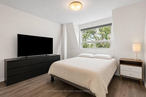 Photo 24 at 304 Roselawn Avenue, Eglinton, Toronto