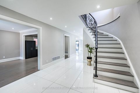 Photo 4 at 138 Jackman Crescent, West Woodbridge, Vaughan