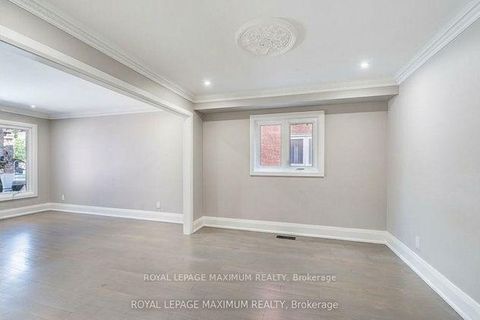 Photo 8 at 138 Jackman Crescent, West Woodbridge, Vaughan