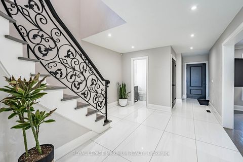 Photo 22 at 138 Jackman Crescent, West Woodbridge, Vaughan