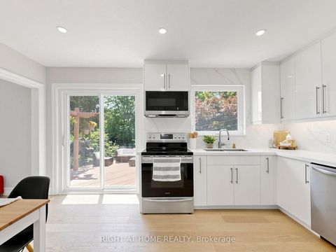 Photo 16 at 305 Pleasant Avenue, Newtonbrook West, Toronto