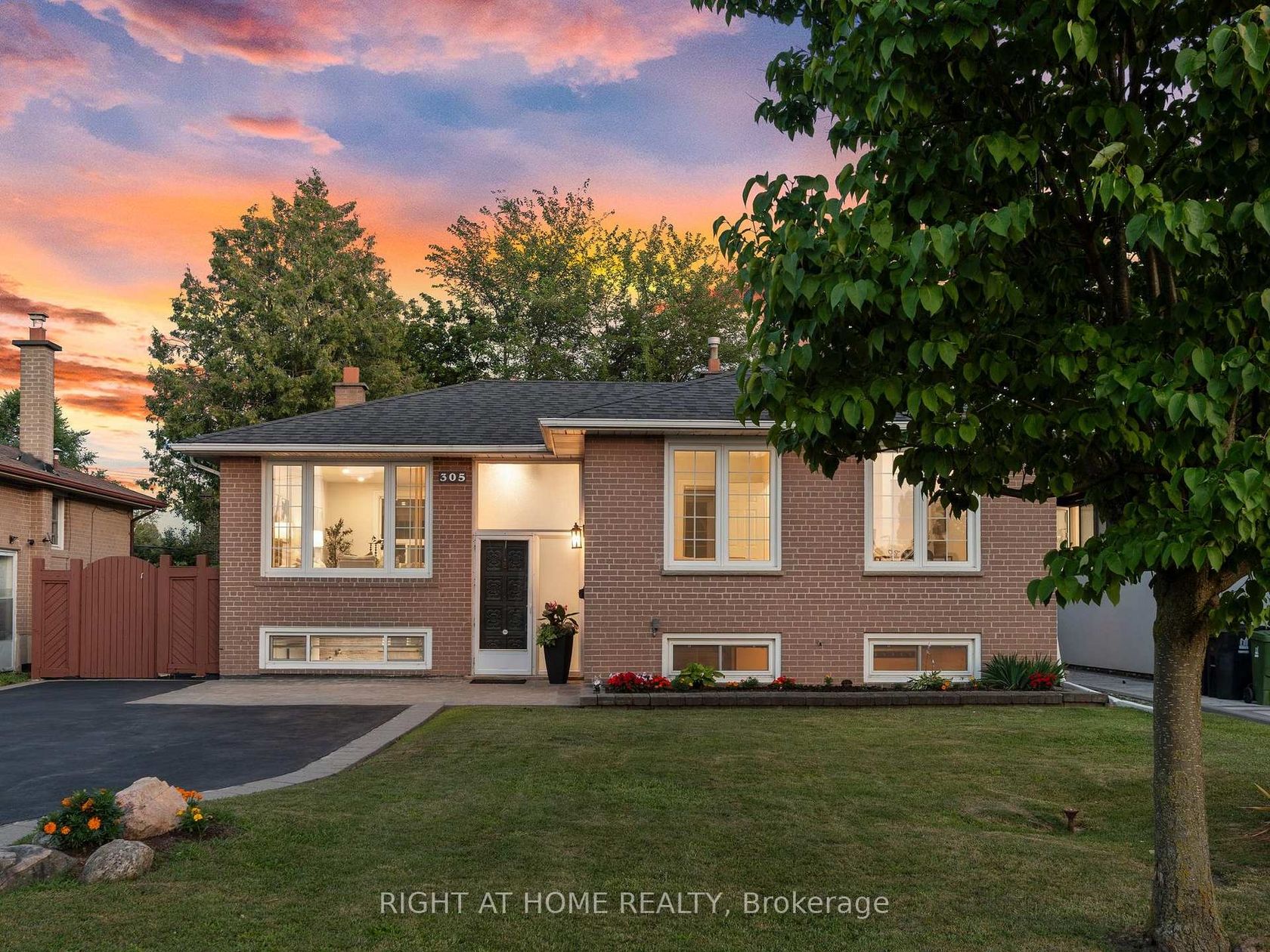 305 Pleasant Avenue, Newtonbrook West, Toronto photo number 2