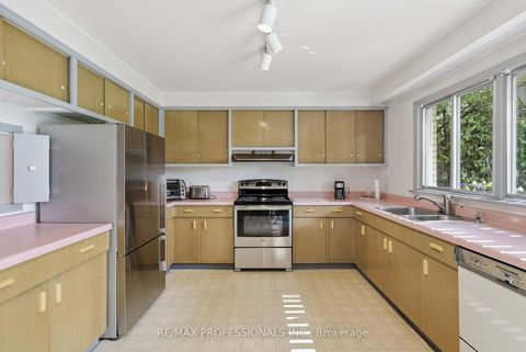 Photo 10 at 189 Edenbridge Drive, Humber Valley, Toronto