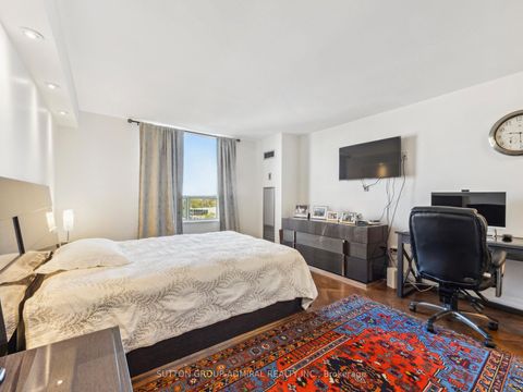 Photo 13 at 604 - 7 Townsgate Drive, Yorkhill, Vaughan