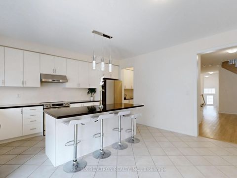 Photo 10 at 362 Danny Wheeler Boulevard, Keswick North, Georgina