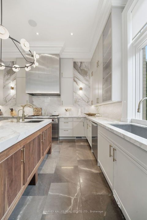 Photo 12 at 139 Dunvegan Road, Forest Hill South, Toronto
