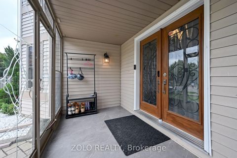 Photo 1 at 1077 Anna Maria Avenue, Alcona, Innisfil