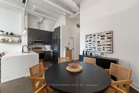 Photo 3 at 124 - 1001 Roselawn Avenue, Belgravia, Toronto