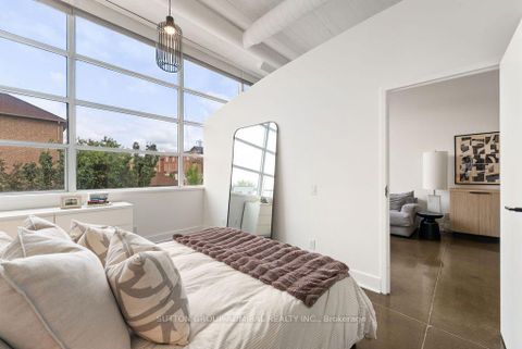 Photo 10 at 124 - 1001 Roselawn Avenue, Belgravia, Toronto