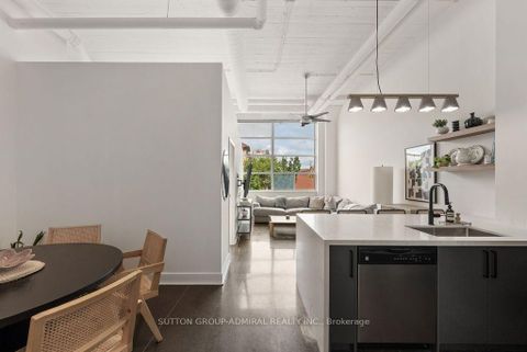 Photo 15 at 124 - 1001 Roselawn Avenue, Belgravia, Toronto