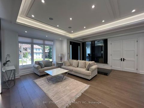 Photo 2 at 158 Elmwood Avenue, Harding, Richmond Hill