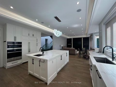 Photo 6 at 158 Elmwood Avenue, Harding, Richmond Hill