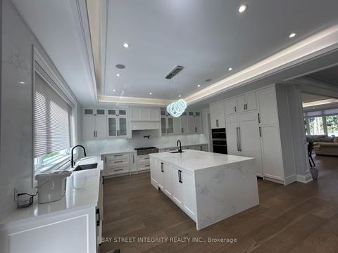 Photo 8 at 158 Elmwood Avenue, Harding, Richmond Hill