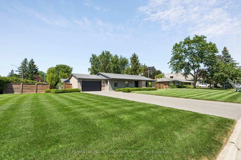 Photo 4 at 256 Banner Lane, King City, King