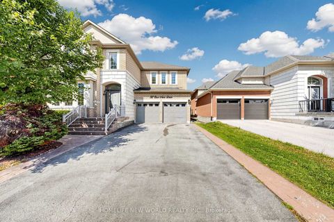 Photo 3 at 32 Casa Nova Drive, Vellore Village, Vaughan