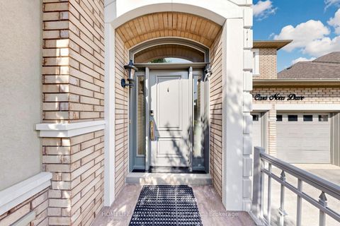 Photo 4 at 32 Casa Nova Drive, Vellore Village, Vaughan