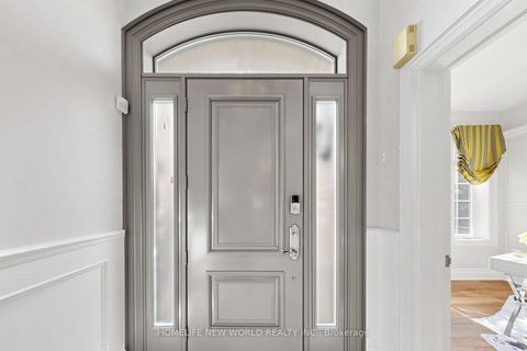 Photo 5 at 32 Casa Nova Drive, Vellore Village, Vaughan
