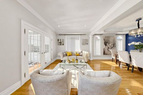 Photo 7 at 32 Casa Nova Drive, Vellore Village, Vaughan
