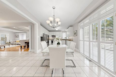 Photo 15 at 32 Casa Nova Drive, Vellore Village, Vaughan