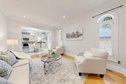 Photo 18 at 32 Casa Nova Drive, Vellore Village, Vaughan