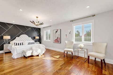 Photo 22 at 32 Casa Nova Drive, Vellore Village, Vaughan