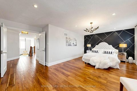 Photo 23 at 32 Casa Nova Drive, Vellore Village, Vaughan