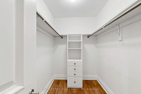 Photo 25 at 32 Casa Nova Drive, Vellore Village, Vaughan