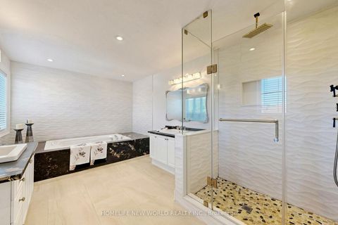 Photo 27 at 32 Casa Nova Drive, Vellore Village, Vaughan