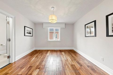 Photo 33 at 32 Casa Nova Drive, Vellore Village, Vaughan