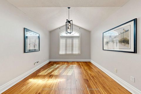 Photo 34 at 32 Casa Nova Drive, Vellore Village, Vaughan