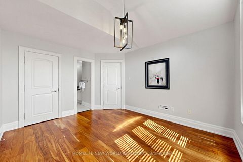 Photo 35 at 32 Casa Nova Drive, Vellore Village, Vaughan