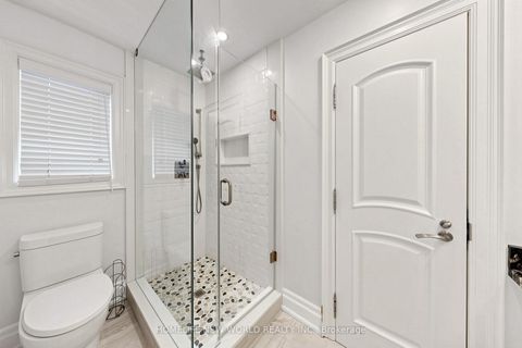 Photo 37 at 32 Casa Nova Drive, Vellore Village, Vaughan