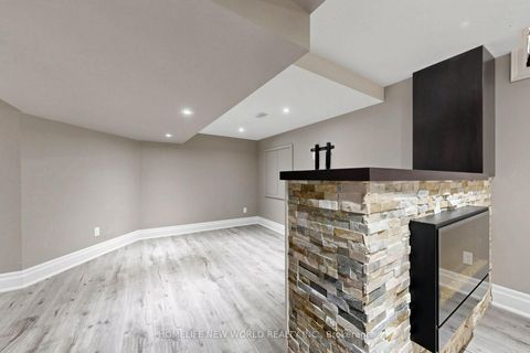 Photo 38 at 32 Casa Nova Drive, Vellore Village, Vaughan