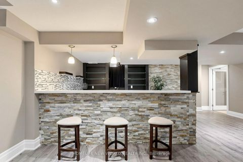 Photo 39 at 32 Casa Nova Drive, Vellore Village, Vaughan