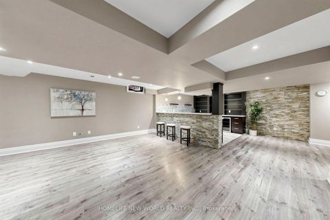 Photo 41 at 32 Casa Nova Drive, Vellore Village, Vaughan