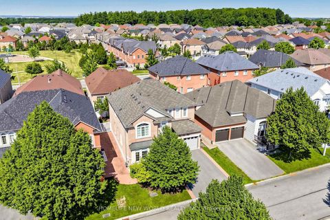 Photo 47 at 32 Casa Nova Drive, Vellore Village, Vaughan