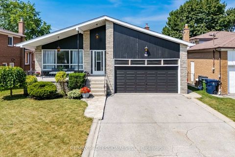 Photo 2 at 90 Peckham Avenue, Newtonbrook West, Toronto