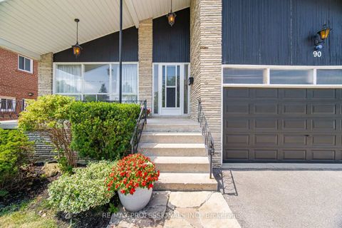Photo 3 at 90 Peckham Avenue, Newtonbrook West, Toronto