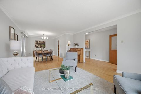 Photo 5 at 90 Peckham Avenue, Newtonbrook West, Toronto