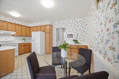 Photo 12 at 90 Peckham Avenue, Newtonbrook West, Toronto