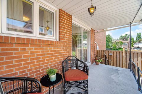 Photo 14 at 90 Peckham Avenue, Newtonbrook West, Toronto