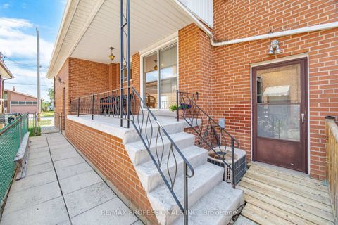 Photo 15 at 90 Peckham Avenue, Newtonbrook West, Toronto