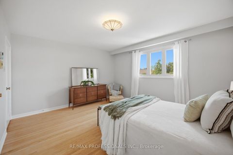 Photo 22 at 90 Peckham Avenue, Newtonbrook West, Toronto