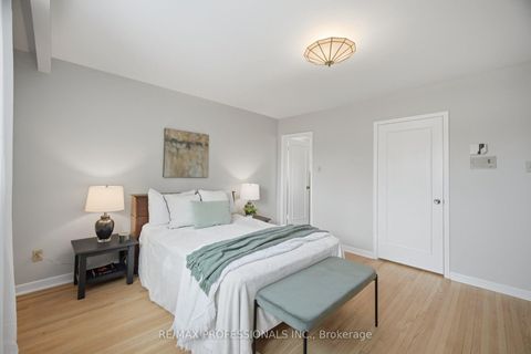 Photo 23 at 90 Peckham Avenue, Newtonbrook West, Toronto
