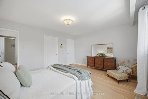 Photo 24 at 90 Peckham Avenue, Newtonbrook West, Toronto