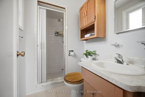 Photo 25 at 90 Peckham Avenue, Newtonbrook West, Toronto