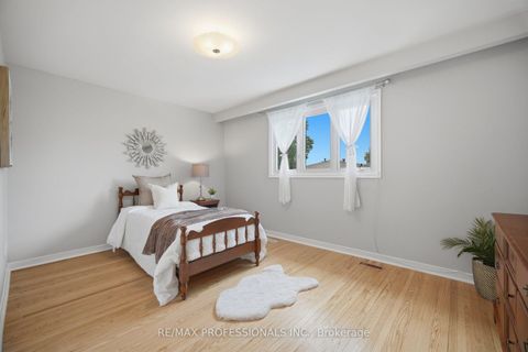 Photo 27 at 90 Peckham Avenue, Newtonbrook West, Toronto