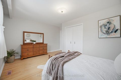 Photo 28 at 90 Peckham Avenue, Newtonbrook West, Toronto