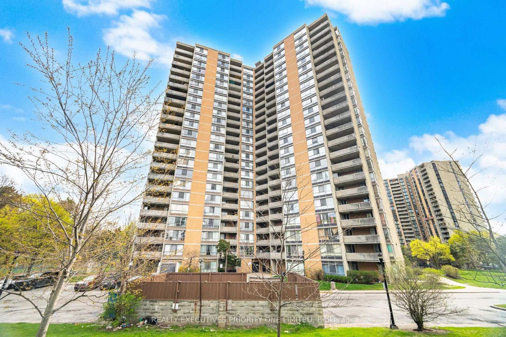 1802 - 10 Martha Eaton Way, Amesbury, Toronto photo 1